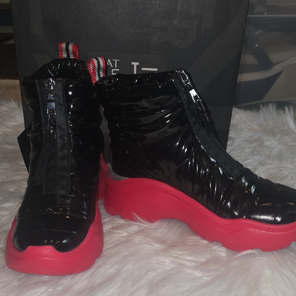 Naturalizer Black and Red Winter Boots